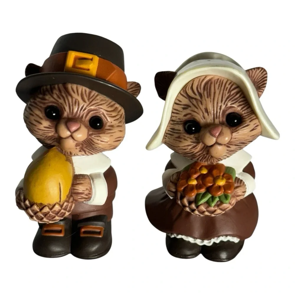 VTG Hallmark Thanksgiving Pilgrim Chipmunks Squirrel S&P Shakers Fall Harvest